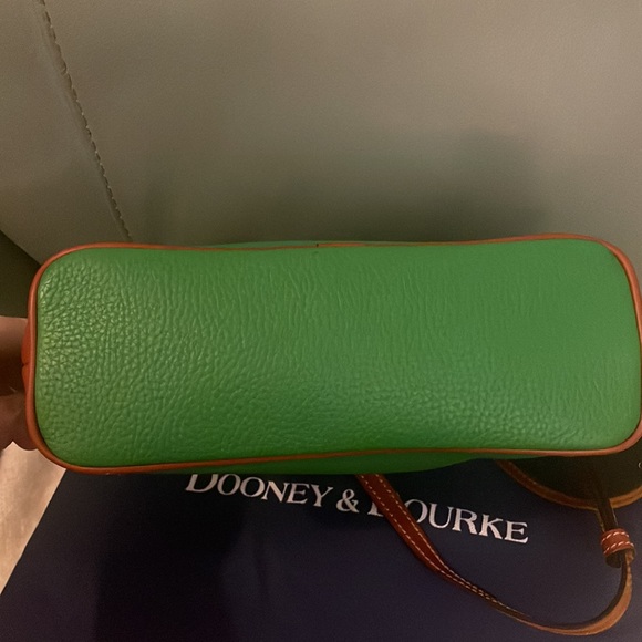 Dooney&Bourke Kelley Green Pebbled Leather Crossbody.NWT🔹FIRM🔹 - Picture 4 of 13